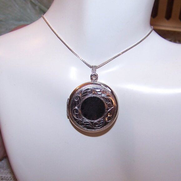 Van Dell Round Sterling Silver Locket - Engraved Design to Front - Picture 1 of 5